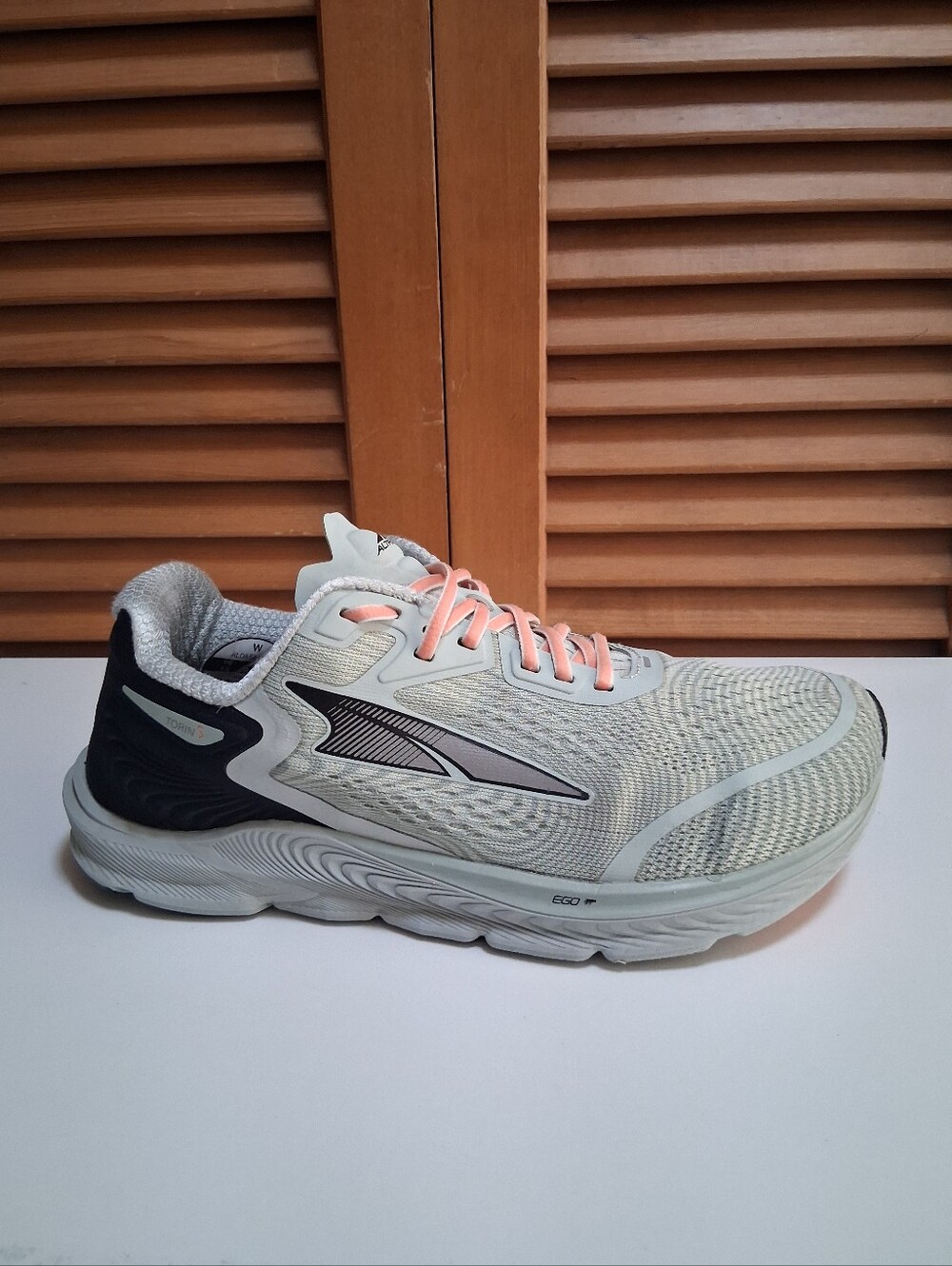 Altra Torin 5 Running Trail Shoes Coral Gray Black Womens Size 8.5